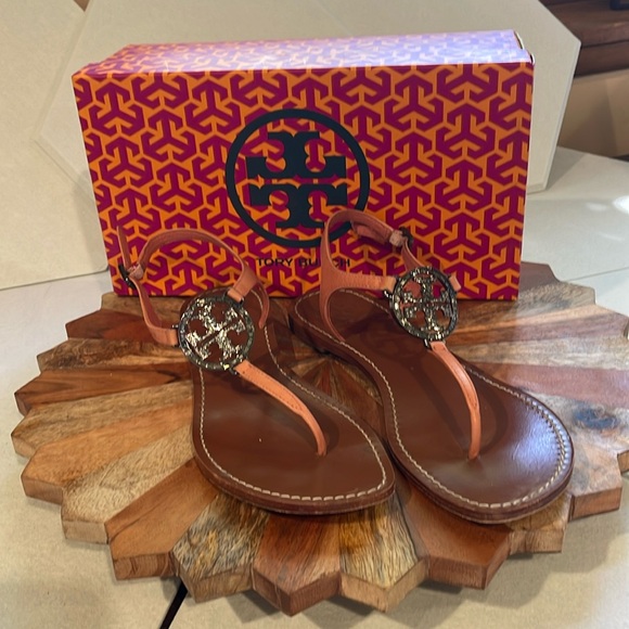 Tory Burch Shoes - Tory Burch Violet Thong- Leather Sandal in coral and gunmetal size 8 1/2